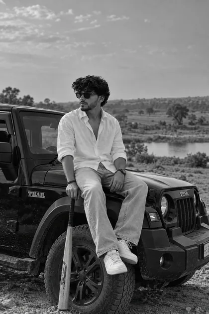 Black and White Thar AI Photo Prompt for Boys — AI photo prompt example