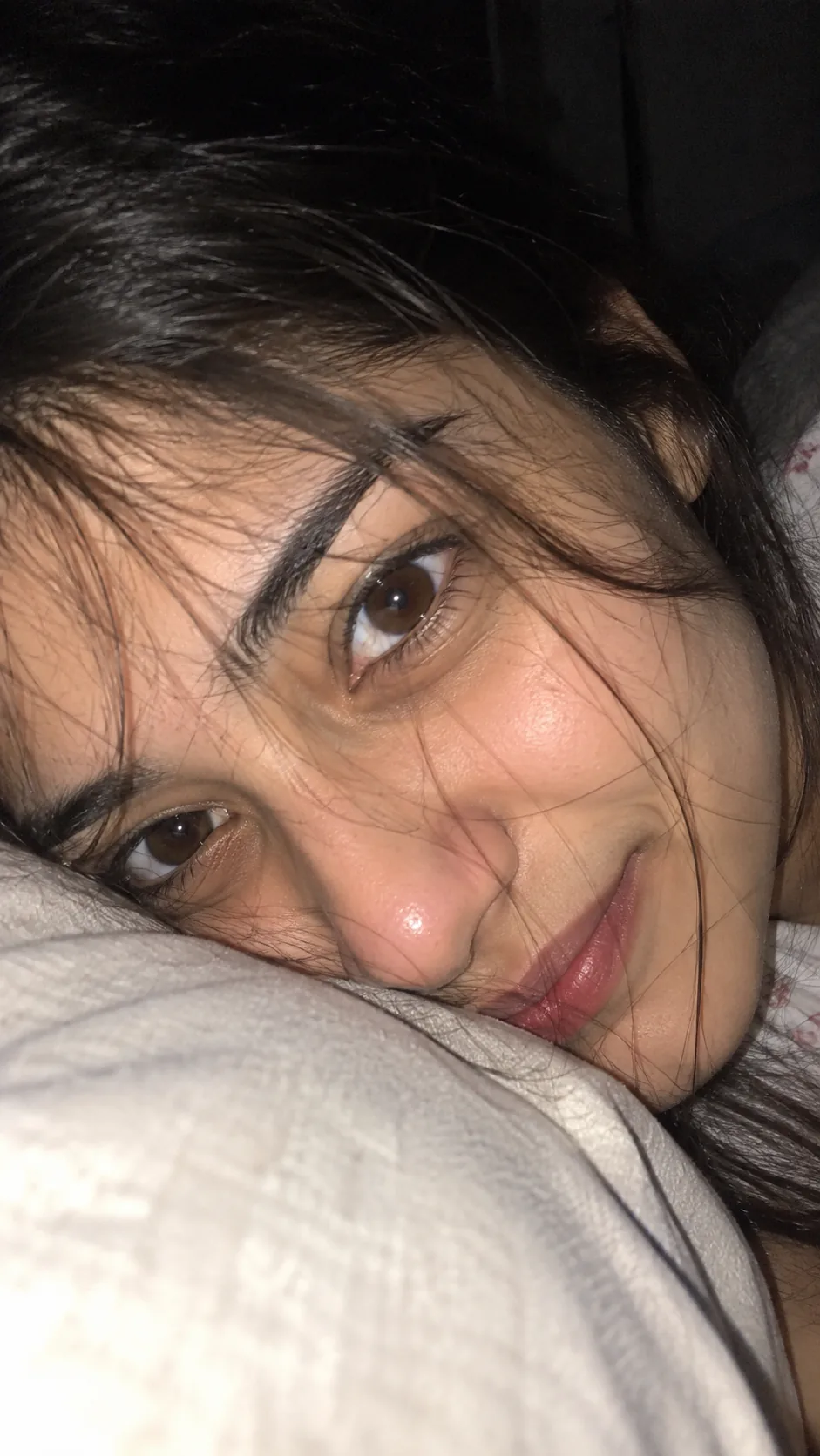 Night Flash Close Up AI Photo Prompt for Girls — AI photo prompt example