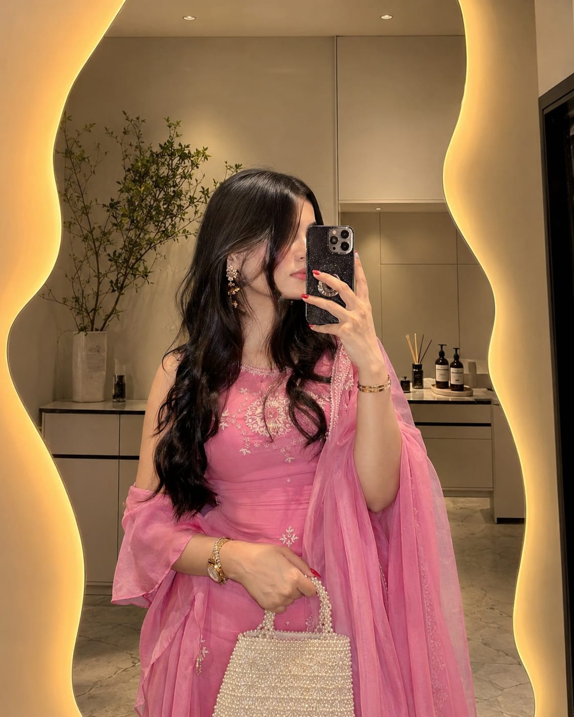 Asthetic Mirror Selfie Prompt For Girl — AI photo prompt example