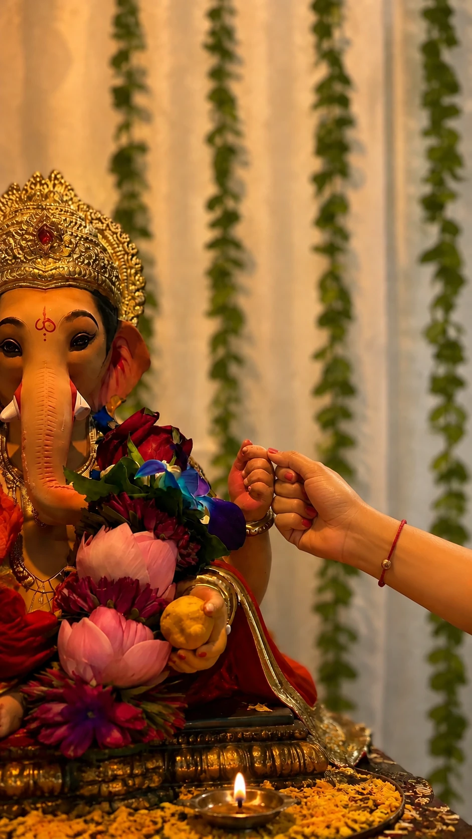 Viral Ganesha Hand Fist Photo Prompt — AI photo prompt example